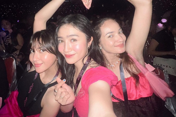 <p>Ket Foto: Enzy Storia dan Jessica Mila rupanya menggelar acara lamaran di hari dan bulan yang sama (Foto/Instagram/@enzystoria) </p>
