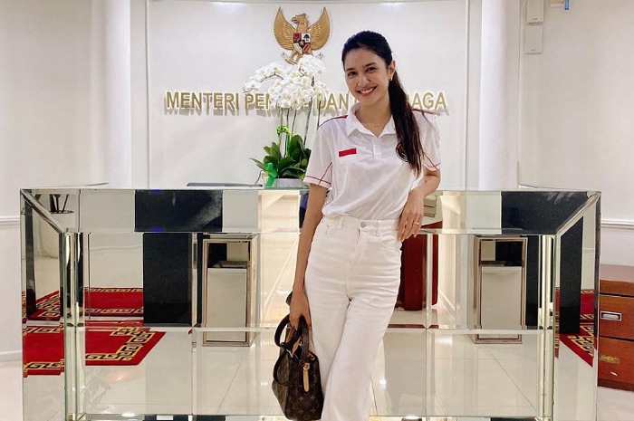 <p>Ket Foto: Mikha Tambayong mendapat kesempatan menjadi tenaga ahli di Kemenpora (Foto/Instagram/@mikhatambayong) </p>
