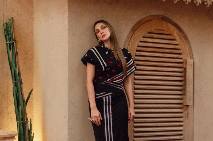 <p>Ket Foto: Luna Maya dan Maxime Bouttier terciduk bermesraan saat menonton konser Suga BTS (Foto/Instagram/@lunamaya) </p>
