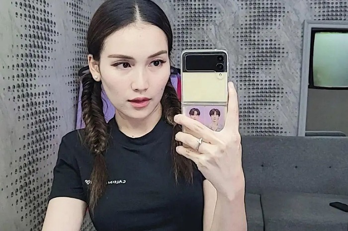<p>Ket Foto: Ayu Ting-ting masih nekat ingin buka lapak untuk jual pakaian bekas miliknya (Foto/Instagram/@ayutingting92) </p>
