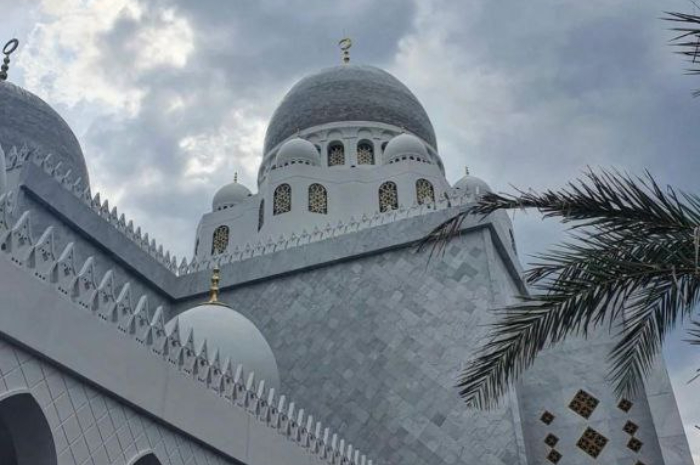 <p>Ket foto: Masjid Sheikh Zayed, rekomendasi wisata religi di Solo Jawa Tengah yang sangat memukau (Foto/Instagram/@masjidrayasheikhzayed_solo)</p>
