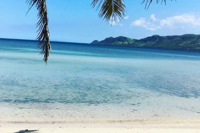 <p>Ket foto: Pesona di wisata Pantai Cibuaya Sukabumi dengan laut birunya (Foto/Instagram/salyamaliaf)</p>
