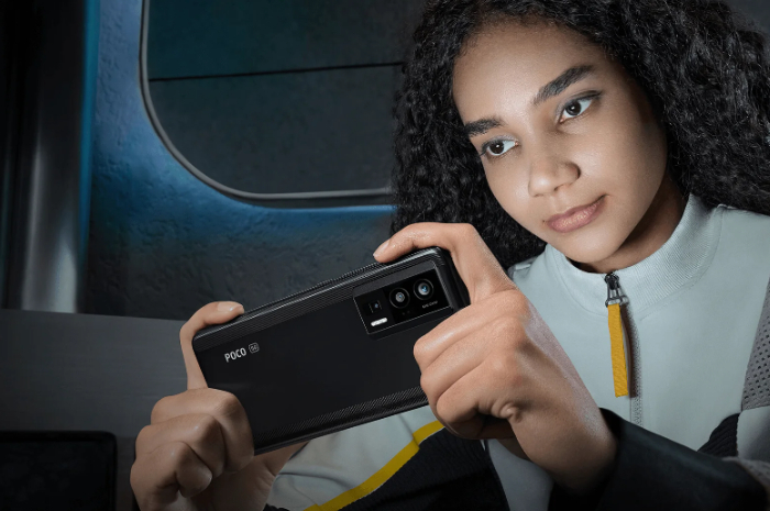 <p>Foto Poco F5 Pro dan kelebihannya termasuk bawa fitur pengecasan tanpa kabel (foto/website resmi Poco)</p>
