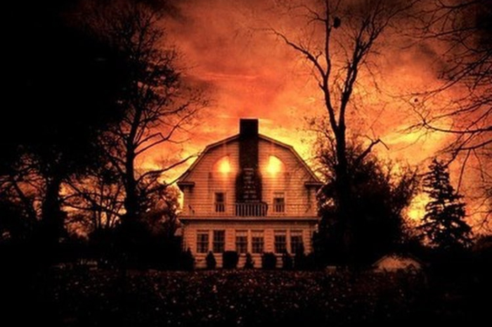 <p>Foto poster film The Amityville Horror dan fakta menarik di baliknya (foto/instagram/@dangerdangergirlforever_1980)</p>
