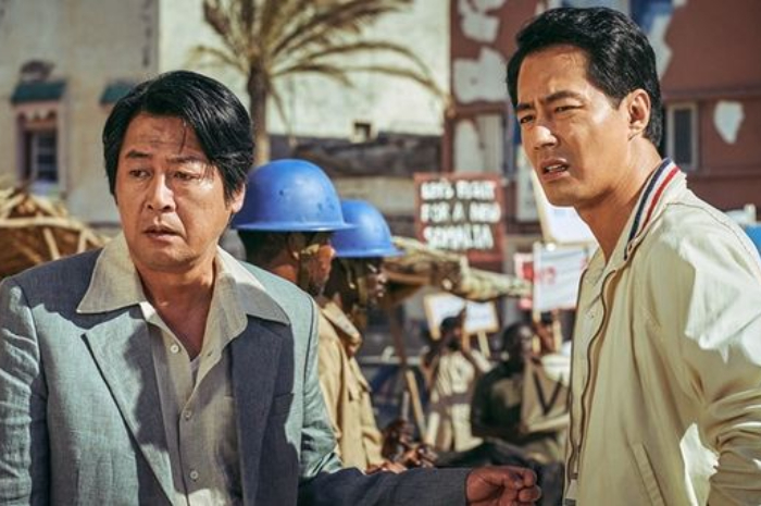 <p>Ket Foto: Fakta yang Ada dalam Film Escape From Mogadishu yang Wajib Penonton Ketahui (Foto/Pinterest @dailyasia)</p>
