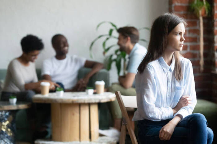 <p>Ket Foto: Ilustrasi foto seseorang yang sedang menyendiri (Foto/Pixabay/Introvert)</p>
