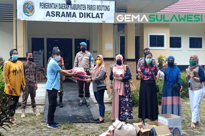 <p>ISWARA Parigi Moutong Bagikan APD kepada Petugas Kesehatan.</p>
