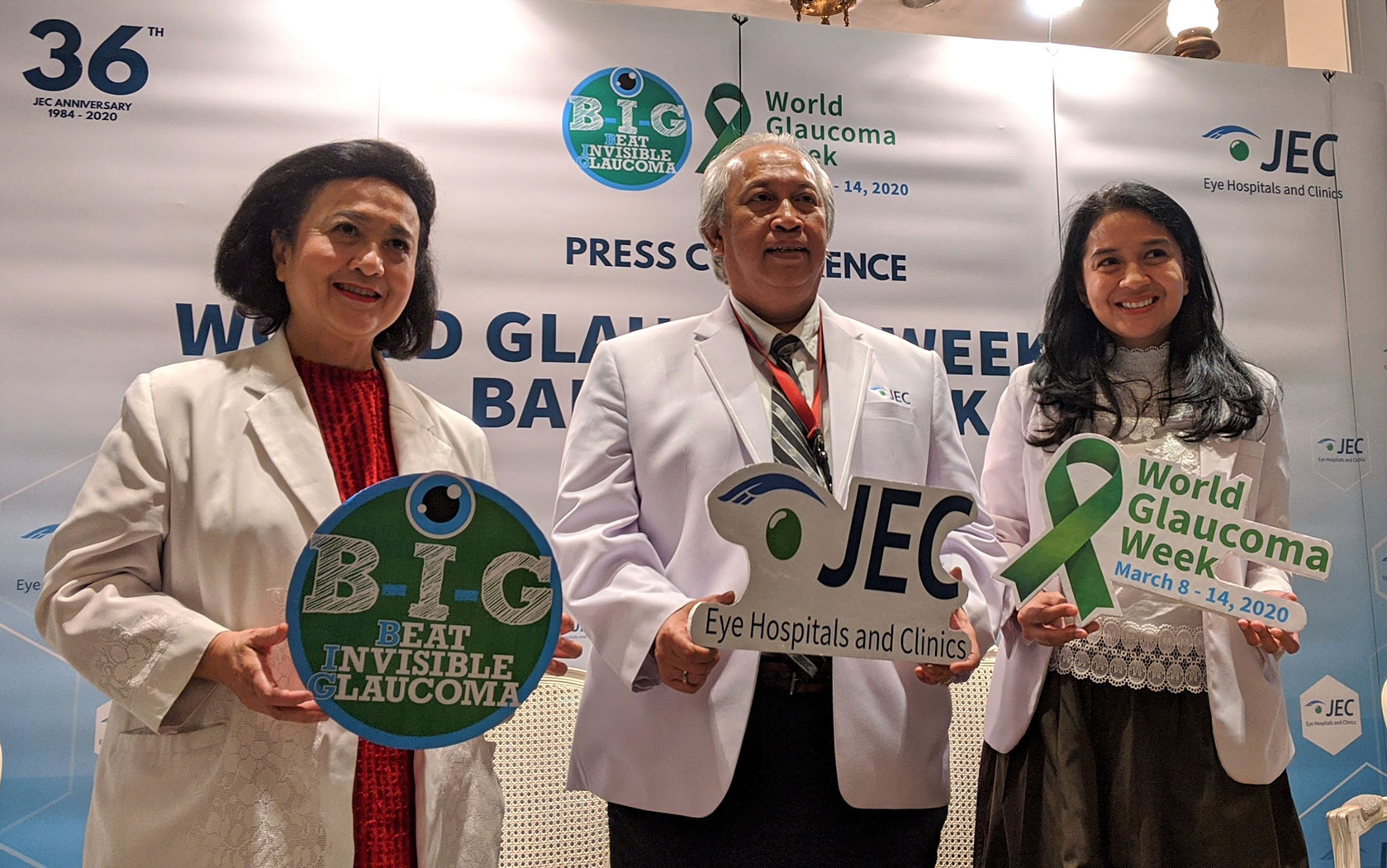 <p>Pendeteksian Dini Glaukoma – (dari kiri ke kanan) Prof. DR. dr. Widya Artini Wiyogo, Sp.M(K), Guru Besar Tetap Fakultas Kedokteran Universitas Indonesia, Dokter Subspesialis Glaukoma, dan Ketua Layanan Glaukoma JEC Eye Hospitals &#038; Clinics, Dr. Setiyo Budi Riyanto, SpM(K), Kepala Bedah Refraktif dan Direktur Utama JEC @ Menteng, dan Dr. Arini Safira, SpM, Ketua JEC World Glaucoma Week dan Bakti Katarak 2020, berfoto bersama dalam peringatan World Glaucoma Week di Jakarta, hari ini (14/3). JEC, rumah sakit spesialis mata dan eye care leader di Indonesia, menghadirkan fasilitas: JEC Glaucoma Suite &#8211; layanan khusus yang komprehensif dan modern bagi pasien glaukoma, mulai tahapan edukasi dan konsultasi, diagnostik, serta tindakan medis hingga bedah. Layanan ini telah tersedia di JEC @ Menteng.</p>
