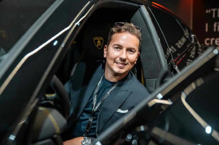 <p>Jorge Lorenzo memilih Lamborghini Urus S sebagai kendaraan hariannya (Foto/Lamborghini) </p>
