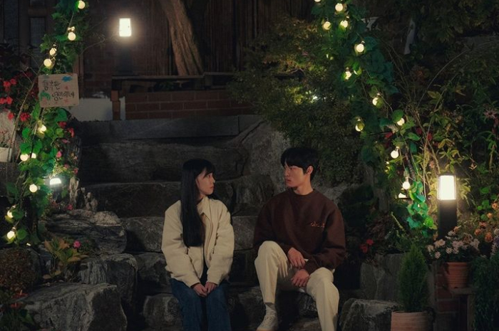 <p>Ket. Foto: Still Cut Drama Delivery Man Episode 8, Young Min Menghibur Ji Hyun yang Galau (Foto/Instagram/@channel.ena.d)</p>
