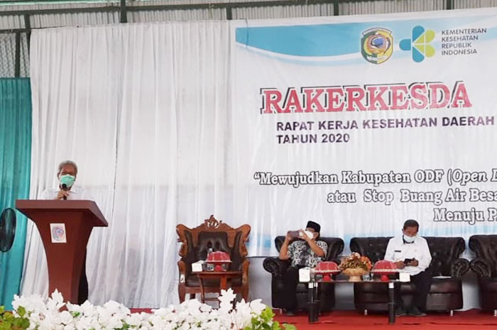 <p>Foto: Kadinkes Parimo saat pembukaan Rapat kerja kesehatan daerah atau Rakerkesda 2020, dengan tema ‘Mewujudkan Parigi Moutong Kabupaten ODF atau Open Defecation Free, atau Stop Buang Air Besar Sembarangan Menuju Parimo Sehat’, di Aula Indoor Kantor Bupati Parimo Sulawesi Tengah, Rabu 3 Desember 2020</p>

