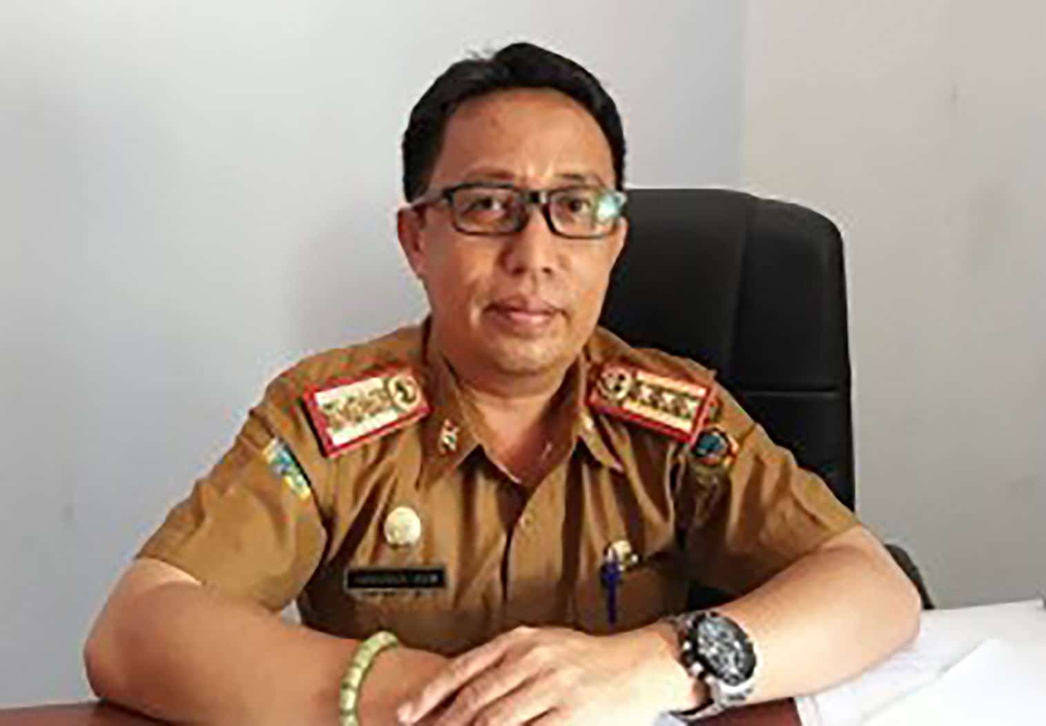 <p>Pengawasan dana BOS- Disdikbud Parigi Moutong akan ganti Kepsek jika lambat setor LPJ dana BOS. Ungkap Kadisdikbud Parigi Moutong, Adrudin Nur di ruang kerjanya, Senin 4 Februari 2020. GemasulawesiFoto.</p>