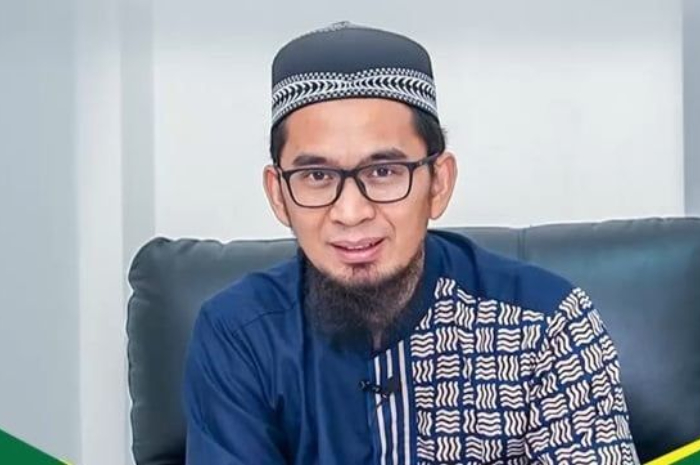 <p>Ket. Foto: Begini Penjelasan Ustads Adi Hidayat Terkait Hukum Bersiwak atau Bersikat Gigi (Foto/Pinterest)</p>