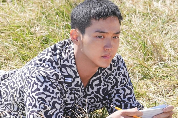 <p>Ket. Foto: Potongan Scene Kdrama Oasis Episode 2 (Foto/Pinterest)</p>
