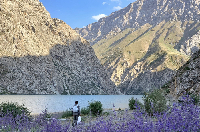 <p>Ket. Foto: Terjadi Gempa Berkekuatan 7,2 Magnitudo di Tarjikistan Dekat dengan Perbatasan Cina (Foto/Pinterest)</p>

