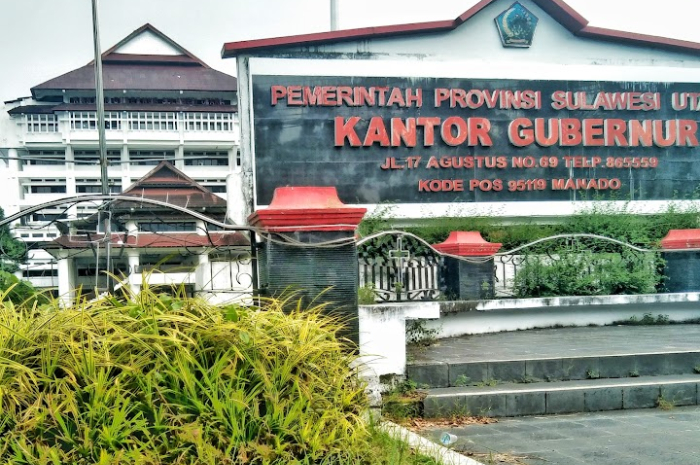 <p>Ket Foto: Kantor Gubernur Sulawesi Utara (Foto/Filipus Koessoehardiman)</p>