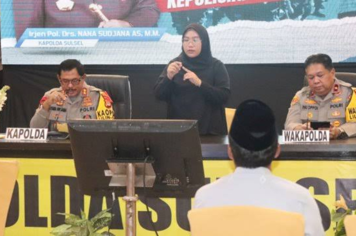 <p>Kapolda Sulawesi  Selatan Irjen Pol Nana Sudjana ketika menyampaikan pres conference (Foto/ laman Polda.go.id)</p>
