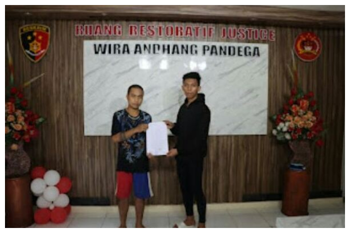 <p>Ket: kasus penganiayaan Mapolo Esa Minsel berakhir damai (Foto/wesite resmi Humas Polda Sulut)</p>

