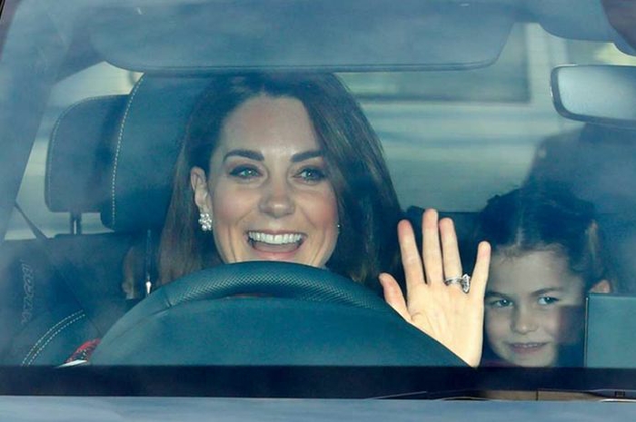 <p>Kate Middleton terlihat menyetir sendiri dalam setiap perjalanannya (Foto/ Pinterest) </p>
