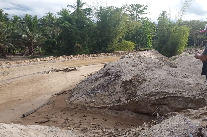 <p>Kerap Banjir, Warga Keluhkan Aktivitas Tambang Kayuboko, (Foto: Zoel)</p>
