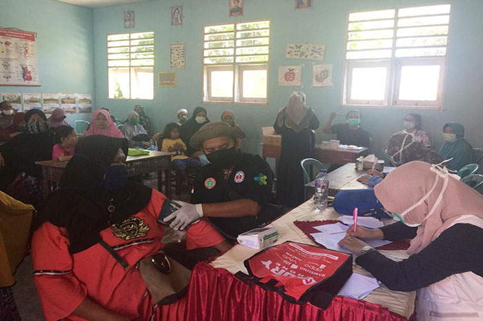 <p>Bantu Korban Banjir Parimo, 100 Tenaga Kesehatan Aksi Bakti Sosial</p>