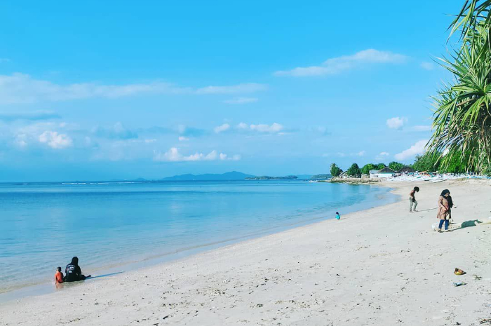 <p>Ket foto: Pesona wisata Pantai Elak Elak yang ada di Lombok Barat (Foto/Instagram/heniefebiyanti)</p>
