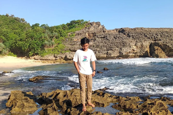 <p>Ket foto: Pesona wisata Pantai Watu Lepek di Malang Jawa Timur, cocok untuk menyendiri (Foto/Instagram/amal_azzaky)</p>
