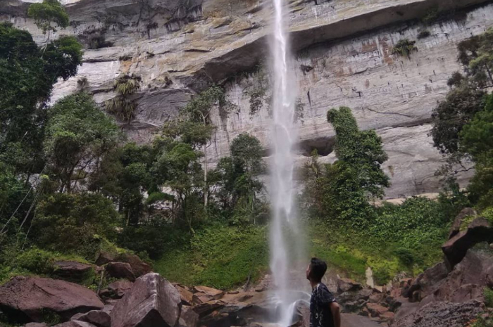 <p>Ket foto: Potret wisata Air Terjun Batang Kapas yang ada di Riau (Foto/Instagram/irvan_27dblaugranes)</p>
