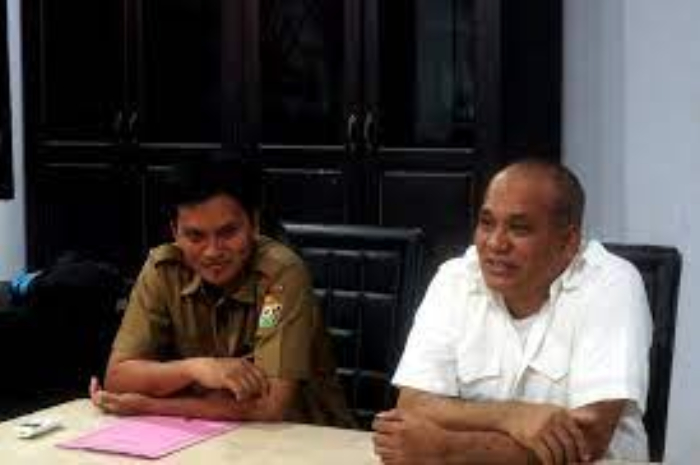 <p>Ket Foto: Kepala Balai Prasarana Permukiman Wilayah (BPPW) Sulawesi Tengah, Sahabuddin (Kanan). (Foto/Ditjen Cipta Karya)</p>
