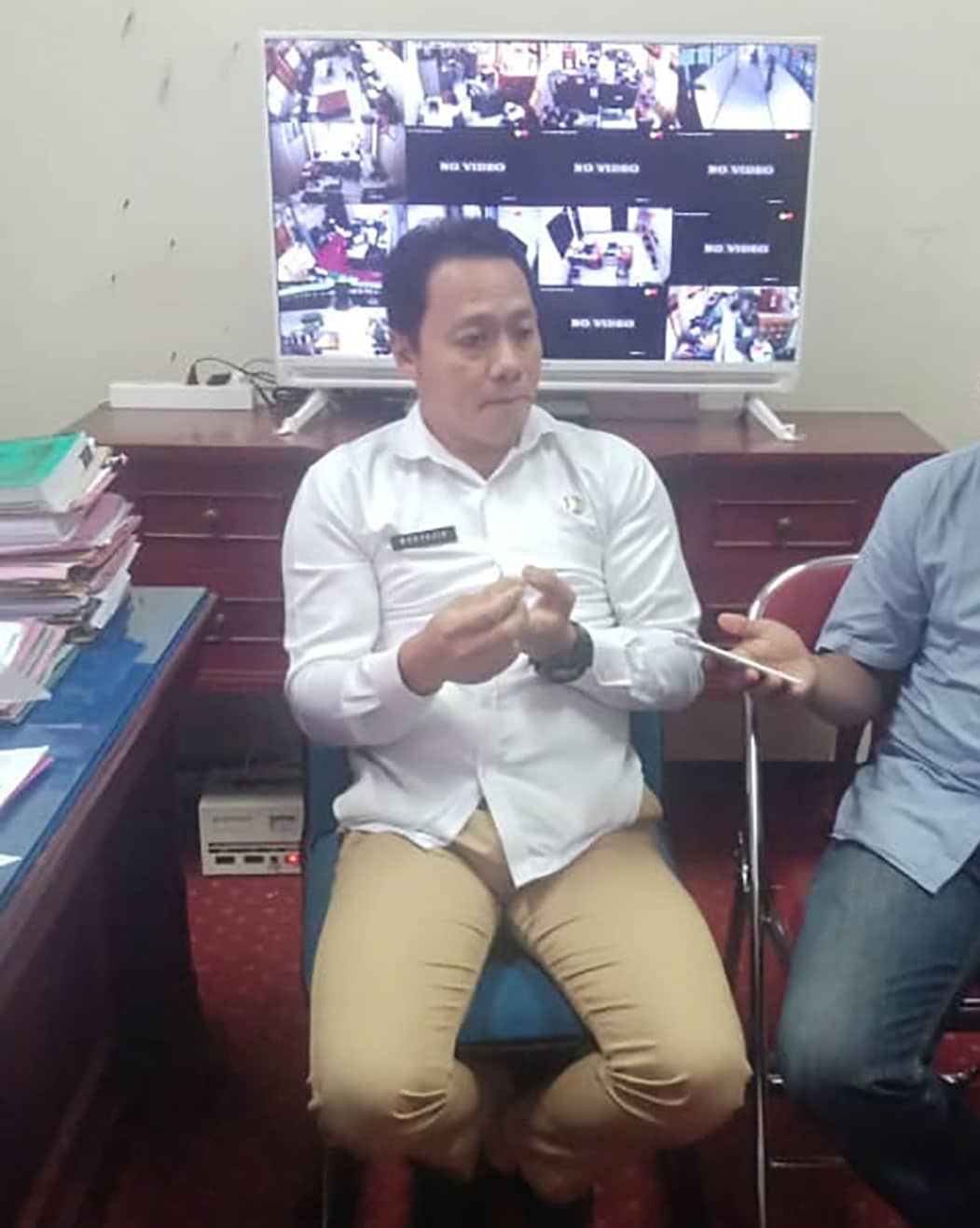<p>Ket foto: (Koordinasi bersama Asosiasi Petani Walet- Bapenda Parigi Moutong bersama Asosiasi Petani Walet Khatulistiwa berkoordinasi sebelum menginventarisir petani walet di Kantor Bapenda Parigi Moutong, Rabu 12 Februari 2020. GemasulawesiFoto/MuhammadRafii)  </p>

