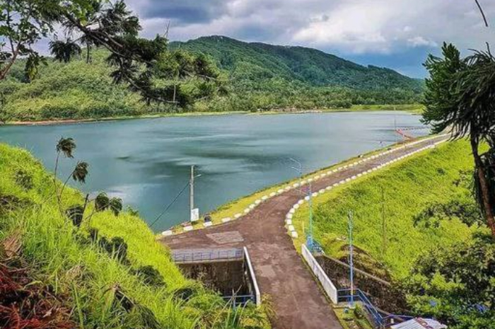 <p>Ket foto: Hunting foto di wisata Waduk Sempor Kebumen, pemandangannya bikin susah berpaling (Foto/Instagram/widodogroho)</p>
