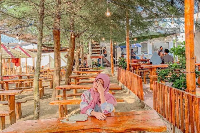 <p>Ket foto: Menikmati ketenangan di wisata Pantai Bantayan di Aceh Utara (Foto/Instagram/syidah0807)</p>
