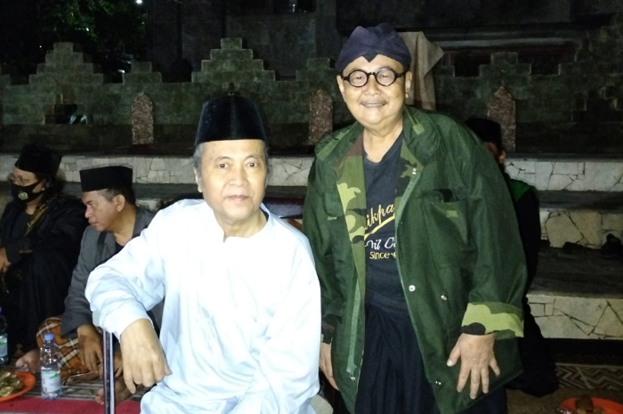 <p>Ket Foto: Ki Joko Bodo (Kiri) (Foto/Facebook Gus Memed Selebritis Langit)</p>
