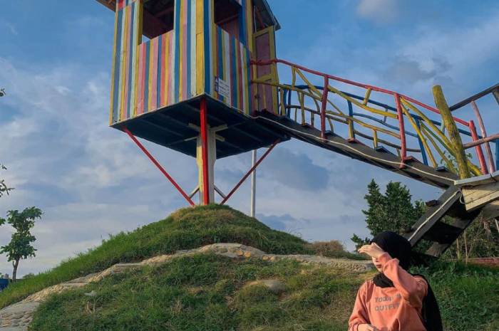 <p>Ket foto: Keseruan bermain di wisata Rainbow Adventure Park Jepara (Foto/Instagram/novifatmawati64)</p>
