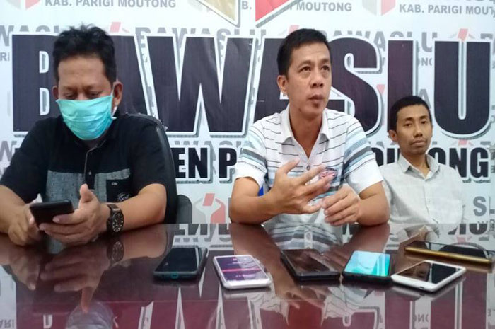 <p>Usut ASN Hadiri Deklarasi Paslon, Bawaslu Parimo Bentuk Tim Investigasi (Foto: gemasulawesi)</p>
