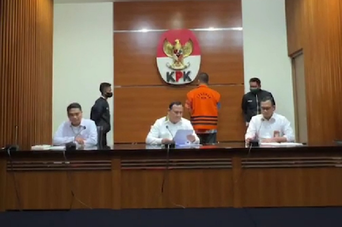 <p>Keterangan Foto : Konferensi pers penahanan Rafael Alun Trisambodo oleh KPK,(Foto/Instagram/@official.kpk)</p>
