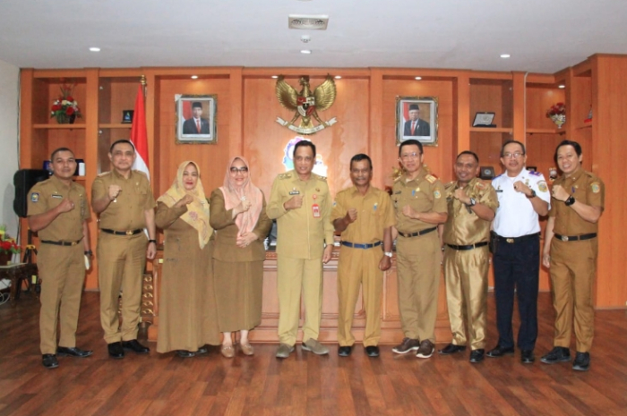 <p>Keterangan Foto : Kunjungan Asisten II Bidang Perekonomian dan Pembangunan Parigi Moutong terkait pelaksanaan festival durian,(Foto/Biro Administrasi Pimpinan)</p>

