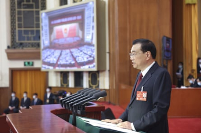 <p>Keterangan Foto: Li Keqiang saat memaparkan laporan ekonomi China, (Foto:/Twitter/@heldavidson)</p>
