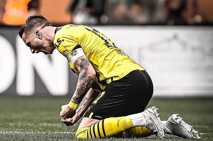 <p>Ket Foto: Foto pemain Borussia Dortmund, Marco Reus yang sedang selebrasi di lapangan (Foto/Twitter/@faktasepakbola)</p>
