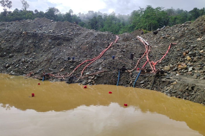 <p>Ket Foto: lubang galian emas longor dan menewaskan seorang penambang (Foto/Warga)</p>

