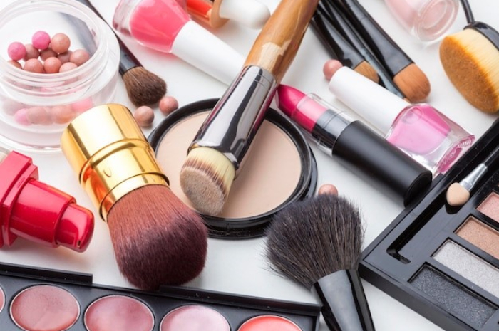 <p>Ket Foto: Bentuk make up zaman sekarang (Foto/Freepic)</p>
