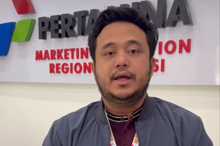 <p>Ket Foto: Manager Pertamina area Sulawesi Tengah dalam memberikan informasi terkait pembelian solar yang harus menggunakan barcode (Foto/Instagram/@soalpalu)</p>

