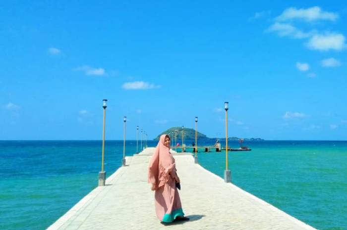 <p>Ket foto: Indahnya wisata Pantai Mombhul Gresik yang bikin takjub (Foto/Instagram/mayangindrawati)</p>
