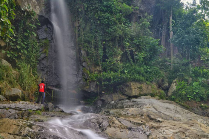 <p>Ket foto: Mengintip indahnya wisata Curug Watu Ploso di Magelang, destinasi alam penyejuk jiwa (Foto/Instagram/moslem_coolam)</p>
