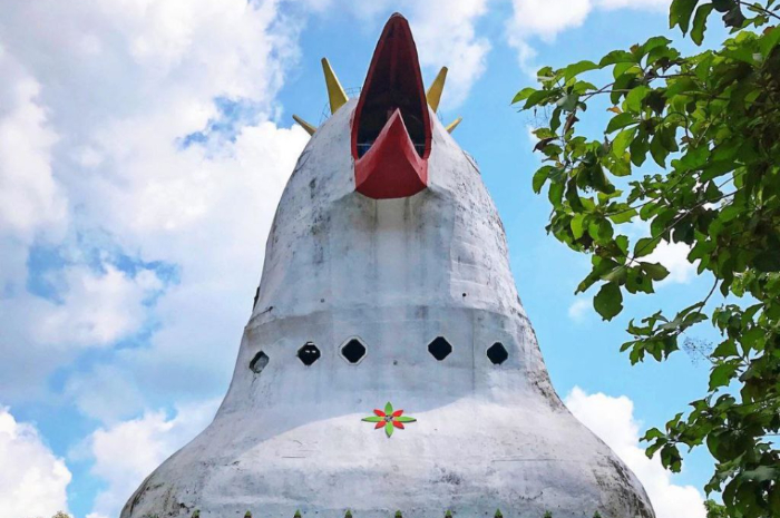 <p>Ket foto: Keindahan wisata Bukit Rhema Gereja Ayam Magelang yang tak bisa dihindari (Foto/Instagram/giselaatania)</p>
