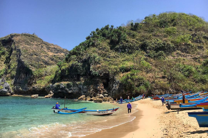 <p>Ket foto: Keindahan wisata Pantai Ngrenehan Yogyakarta dengan airnya yang berwarna biru (Foto/Instagram/marliekejanssen)</p>

