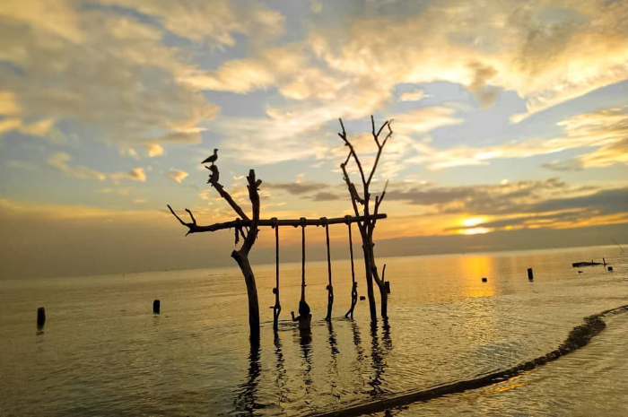 <p>Ket foto: Pesona indah di wisata Pantai Semat Jepara yang menakjubkan (Foto/Instagram/endah.loviana)</p>
