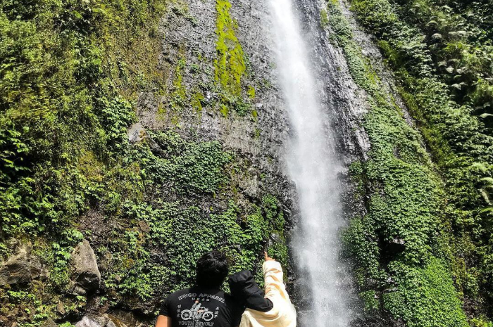 <p>Ket foto: Panorama wisata Curug Semawur yang ada di Kendal, bikin hati bergetar (Foto/Instagram/novi_agstna)</p>
