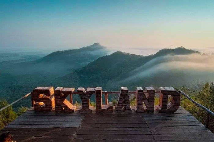 <p>Ket foto: Spot foto di wisata Skyland Wuluhan Jember yang mempesona (Foto/Instagram/skyland.wuluhan)</p>
