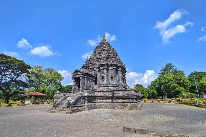 <p>Ket foto: Pesona wisata Candi Bubrah di Klaten yang bikin takjub (Foto/Instagram/oska_valeva)</p>
